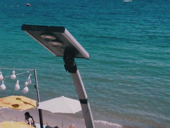 Bitez sahilinde güneş enerjili aydınlatma direği